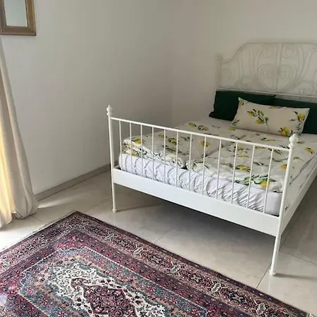 Schoene Naehe Duesseldorf Messe Und Flughafen Duisburg